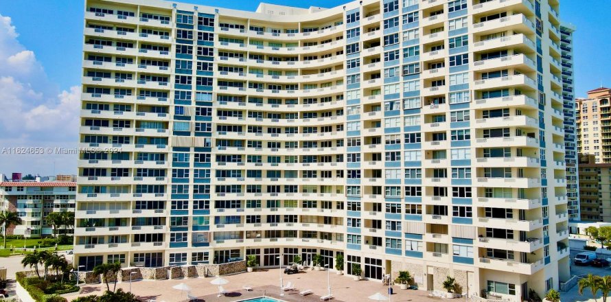 Condo in Hallandale Beach, Florida, 3 bedrooms  № 1271277