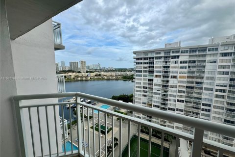 Condo in Aventura, Florida, 2 bedrooms  № 1271278 - photo 2