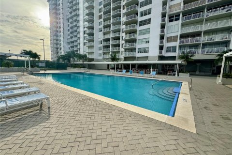 Condominio en venta en Aventura, Florida, 2 dormitorios, 145.39 m2 № 1271278 - foto 23