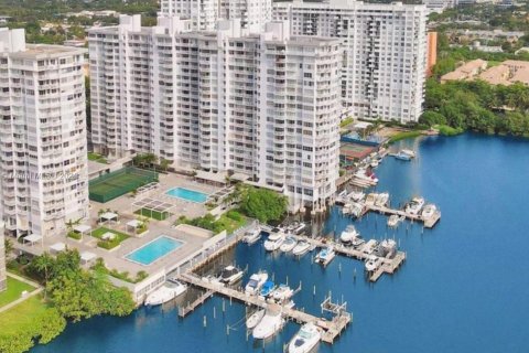 Copropriété à vendre à Aventura, Floride: 2 chambres, 145.39 m2 № 1271278 - photo 1