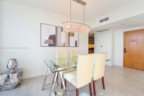 Condo in Miami Beach, Florida, 2 bedrooms  № 1380563 - photo 13