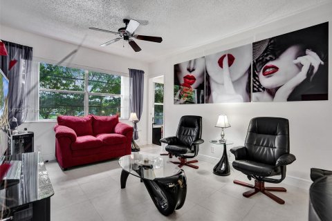 Condo in Lauderdale Lakes, Florida, 1 bedroom  № 1333460 - photo 3