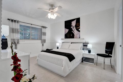 Condo in Lauderdale Lakes, Florida, 1 bedroom  № 1333460 - photo 15