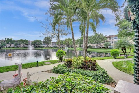 Condo in Lauderdale Lakes, Florida, 1 bedroom  № 1333460 - photo 25