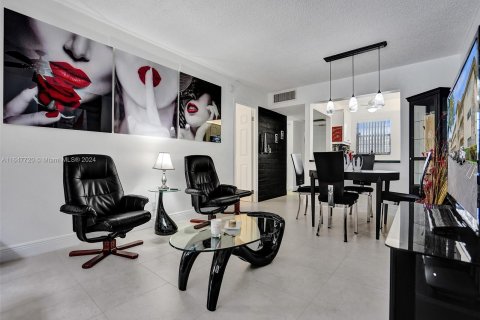 Condo in Lauderdale Lakes, Florida, 1 bedroom  № 1333460 - photo 7