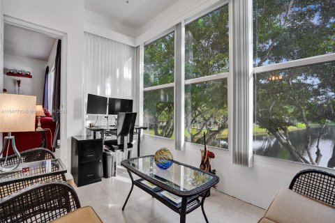 Condo in Lauderdale Lakes, Florida, 1 bedroom  № 1333460 - photo 5