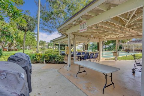 Condo in Lauderdale Lakes, Florida, 1 bedroom  № 1333460 - photo 29