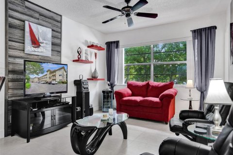 Condo in Lauderdale Lakes, Florida, 1 bedroom  № 1333460 - photo 2