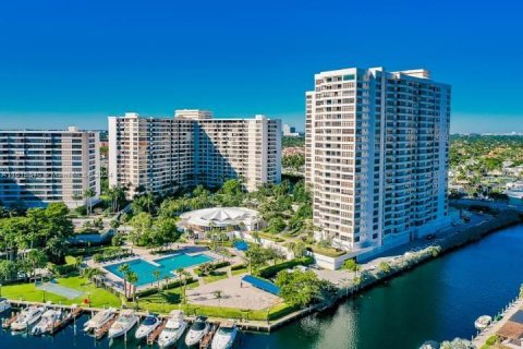 Condo in Hallandale Beach, Florida, 1 bedroom  № 1237064 - photo 3