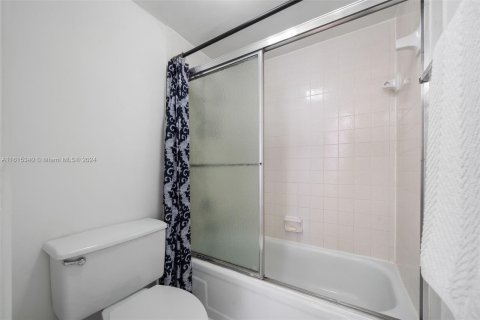 Condo in Hallandale Beach, Florida, 1 bedroom  № 1237064 - photo 16