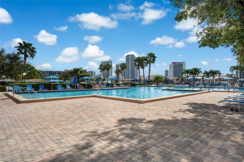 Condominio en venta en Hallandale Beach, Florida, 1 dormitorio, 92.9 m2 № 1237064 - foto 29