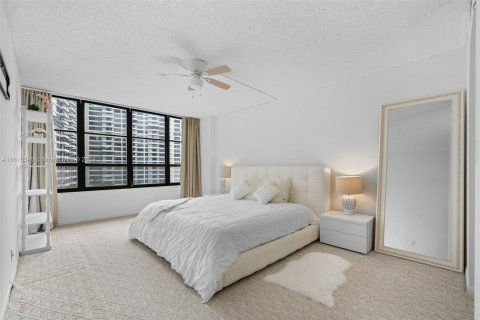 Condo in Hallandale Beach, Florida, 1 bedroom  № 1237064 - photo 13