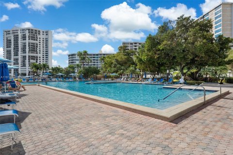 Condo in Hallandale Beach, Florida, 1 bedroom  № 1237064 - photo 28