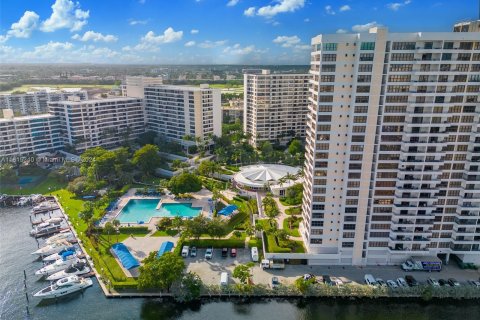 Condominio en venta en Hallandale Beach, Florida, 1 dormitorio, 92.9 m2 № 1237064 - foto 25