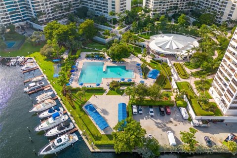 Condominio en venta en Hallandale Beach, Florida, 1 dormitorio, 92.9 m2 № 1237064 - foto 26