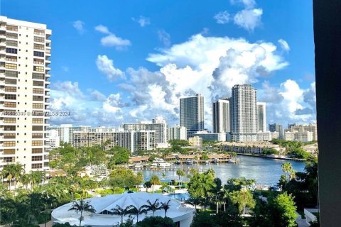 Condo in Hallandale Beach, Florida, 1 bedroom  № 1237064 - photo 2