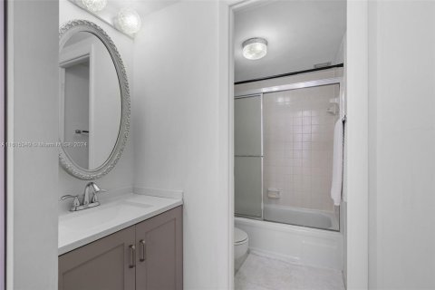 Copropriété à vendre à Hallandale Beach, Floride: 1 chambre, 92.9 m2 № 1237064 - photo 15