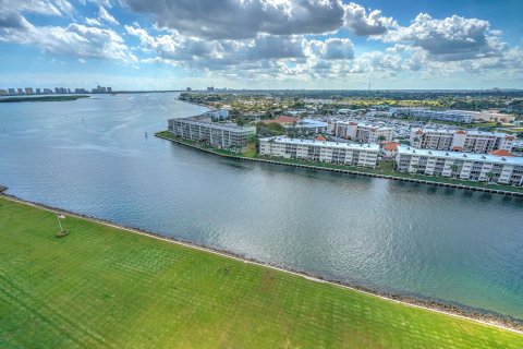 Condo in North Palm Beach, Florida, 3 bedrooms  № 990453 - photo 6