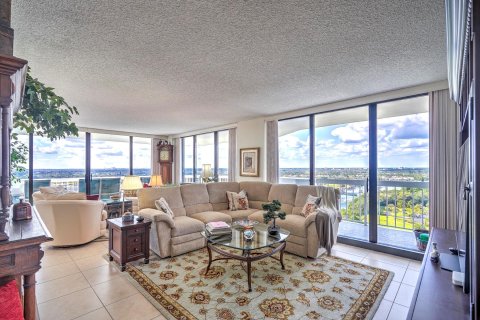 Condo in North Palm Beach, Florida, 3 bedrooms  № 990453 - photo 13