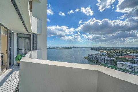 Condo in North Palm Beach, Florida, 3 bedrooms  № 990453 - photo 7