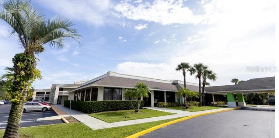 Commercial property in Kissimmee, Florida 371.24 sq.m. № 1341177