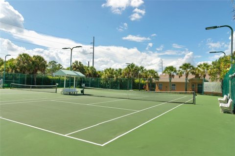 Villa ou maison à vendre à Kissimmee, Floride: 2 chambres, 132.2 m2 № 1327315 - photo 28