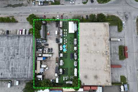 Propiedad comercial en venta en Miami, Florida № 1327506 - foto 1