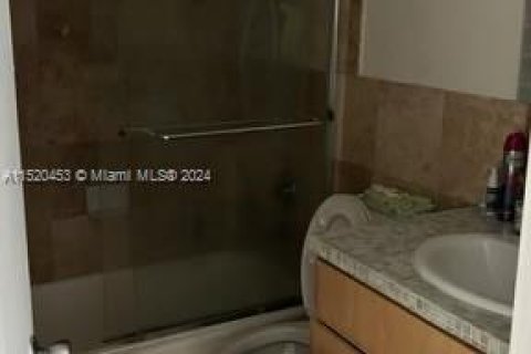 Condo in North Miami, Florida, 2 bedrooms  № 967600 - photo 11