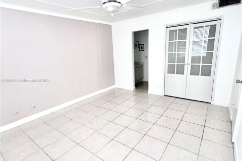 Copropriété à vendre à North Miami Beach, Floride: 1 chambre, 80.36 m2 № 1119118 - photo 11