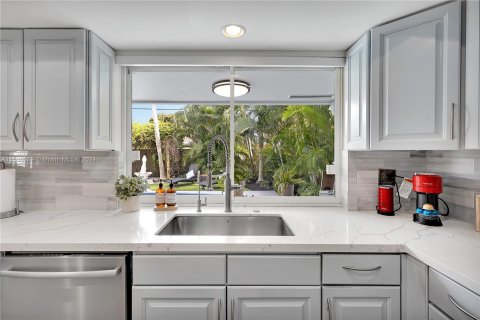 Villa ou maison à louer à Fort Lauderdale, Floride: 3 chambres, 141.68 m2 № 1119142 - photo 19