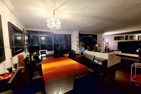 Condominio en alquiler en Miami, Florida, 3 dormitorios, 155.52 m2 № 1119143 - foto 9