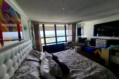 Condo in Miami, Florida, 3 bedrooms  № 1119143 - photo 22