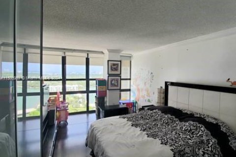 Condo in Miami, Florida, 3 bedrooms  № 1119143 - photo 17