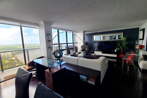Condominio en alquiler en Miami, Florida, 3 dormitorios, 155.52 m2 № 1119143 - foto 6