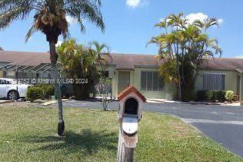 Condo in Miami Gardens, Florida, 2 bedrooms  № 1332069 - photo 1