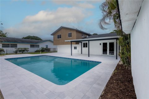 House in West Palm Beach, Florida 4 bedrooms, 190.17 sq.m. № 1332106 - photo 3