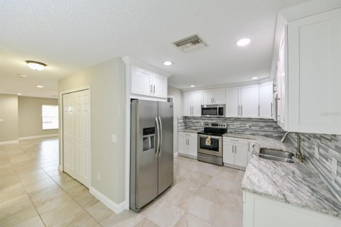 Villa ou maison à vendre à Odessa, Floride: 4 chambres, 235.79 m2 № 1358434 - photo 8