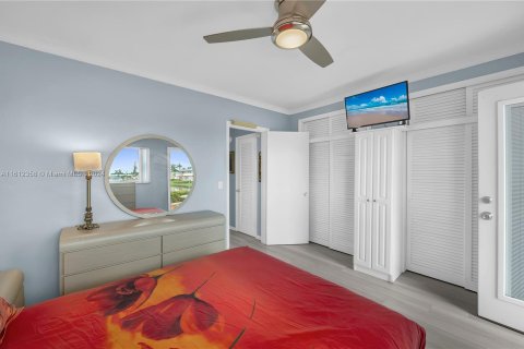 Condo in Hallandale Beach, Florida, 1 bedroom  № 1236099 - photo 14