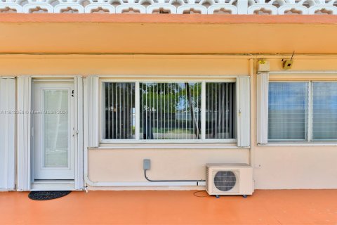 Condominio en venta en Hallandale Beach, Florida, 1 dormitorio, 58.06 m2 № 1236099 - foto 3