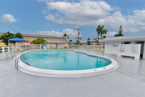 Condominio en venta en Hallandale Beach, Florida, 1 dormitorio, 58.06 m2 № 1236099 - foto 18