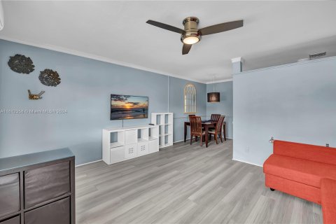 Condominio en venta en Hallandale Beach, Florida, 1 dormitorio, 58.06 m2 № 1236099 - foto 6