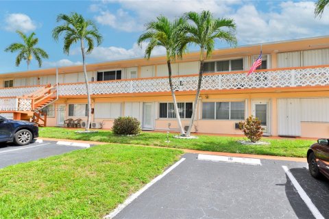 Condominio en venta en Hallandale Beach, Florida, 1 dormitorio, 58.06 m2 № 1236099 - foto 1