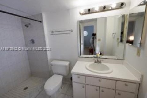 Condo in Aventura, Florida, 2 bedrooms  № 1236142 - photo 10