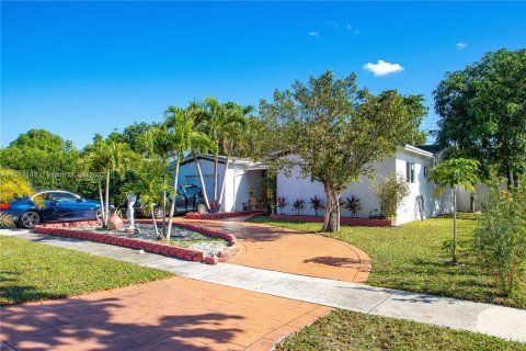 Casa en venta en Pembroke Pines, Florida, 3 dormitorios, 114.55 m2 № 193075 - foto 1
