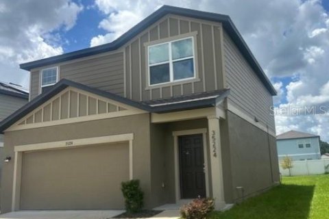 Casa en venta en Zephyrhills, Florida, 3 dormitorios, 149.11 m2 № 1352334 - foto 1