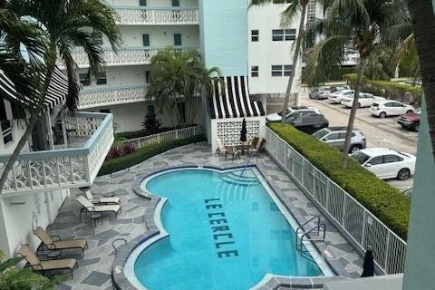 Condo in Fort Lauderdale, Florida, 2 bedrooms  № 1007380 - photo 1