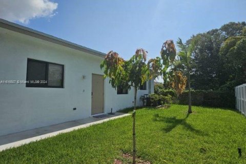 Commercial property in West Park, Florida 248.98 sq.m. № 1238703 - photo 19