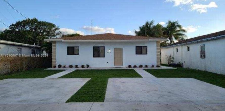 Propiedad comercial en West Park, Florida 248.98 m2 № 1238703