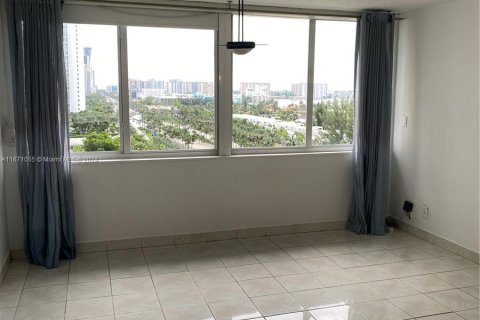 Studio in the Condo in Sunny Isles Beach, Florida  № 1395979 - photo 3