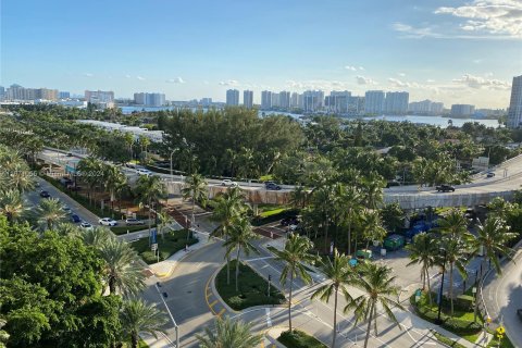 Studio in the Condo in Sunny Isles Beach, Florida  № 1395979 - photo 2